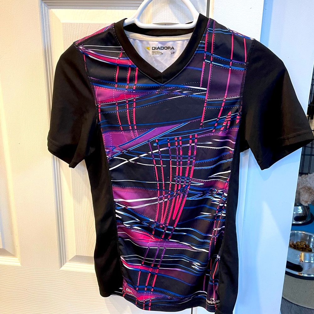 Diadora v-neck workout top